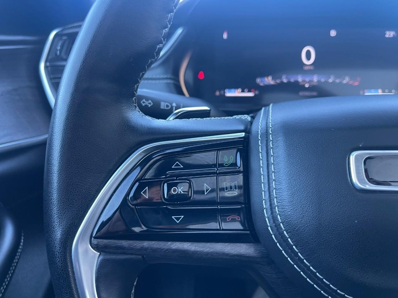 Jeep Grand Cherokee L Vehicle Image 36