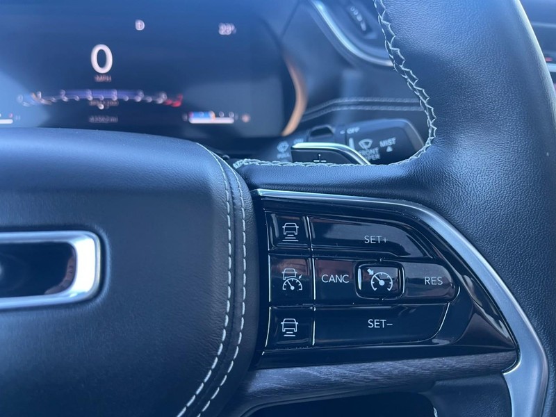 Jeep Grand Cherokee L Vehicle Image 37