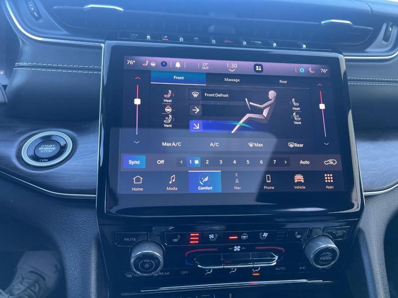 Jeep Grand Cherokee L Vehicle Image 46