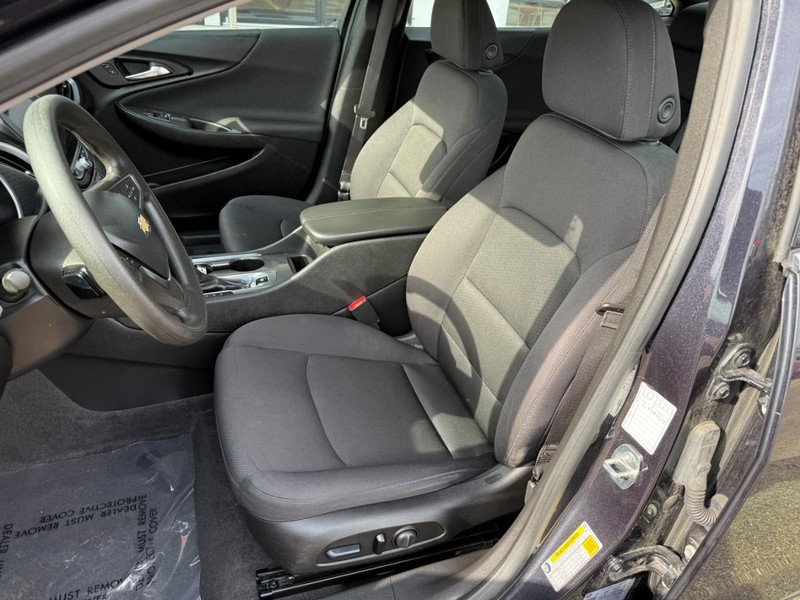 Chevrolet Malibu Vehicle Image 09