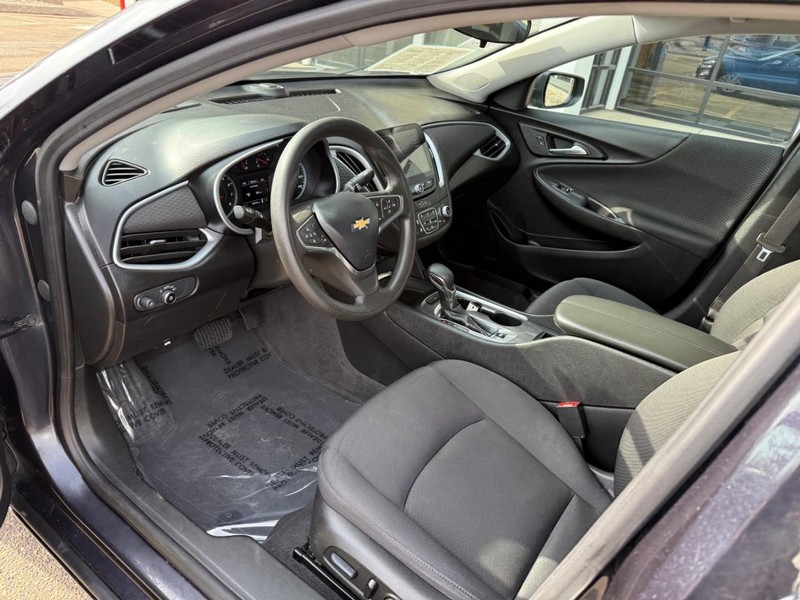 Chevrolet Malibu Vehicle Image 10