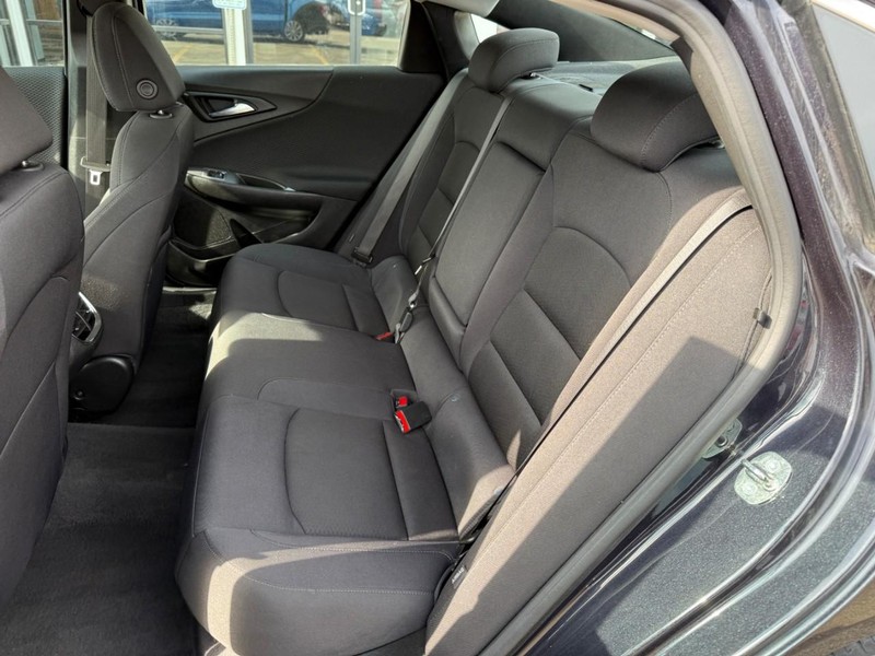 Chevrolet Malibu Vehicle Image 11