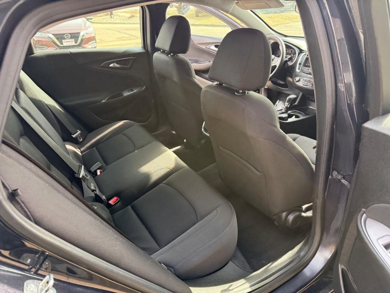 Chevrolet Malibu Vehicle Image 15