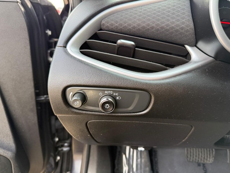 Chevrolet Malibu Vehicle Image 18