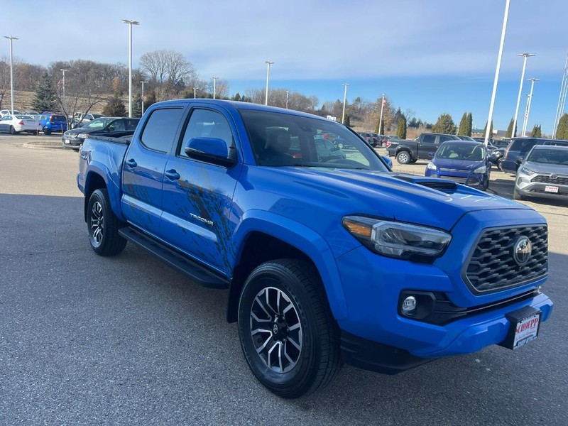 Toyota Tacoma 4WD Vehicle Image 02