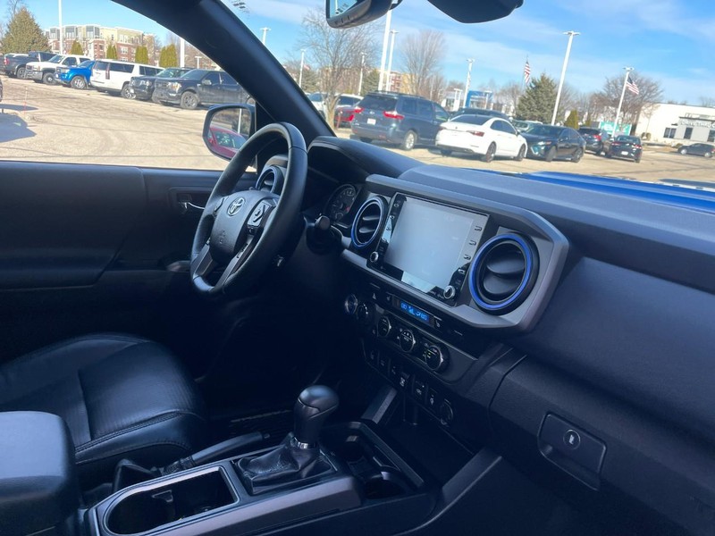 Toyota Tacoma 4WD Vehicle Image 06