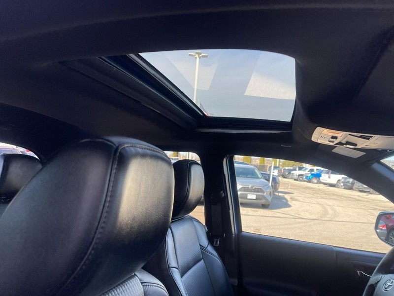 Toyota Tacoma 4WD Vehicle Image 07