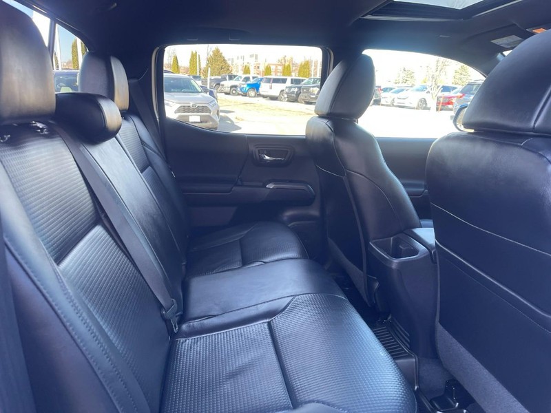 Toyota Tacoma 4WD Vehicle Image 11