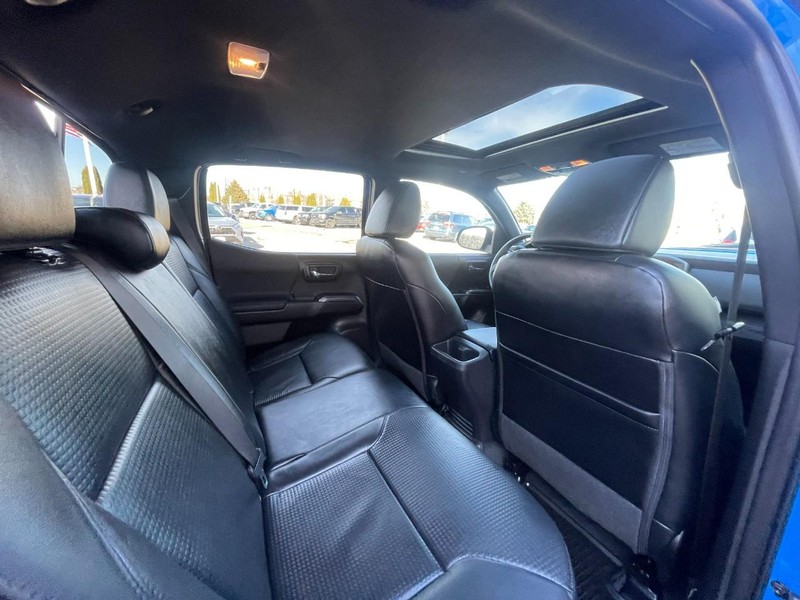 Toyota Tacoma 4WD Vehicle Image 12