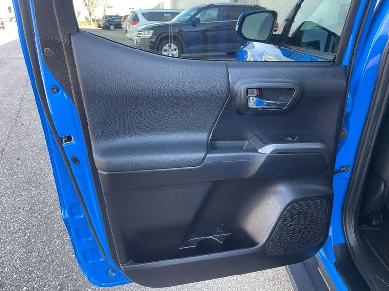 Toyota Tacoma 4WD Vehicle Image 15