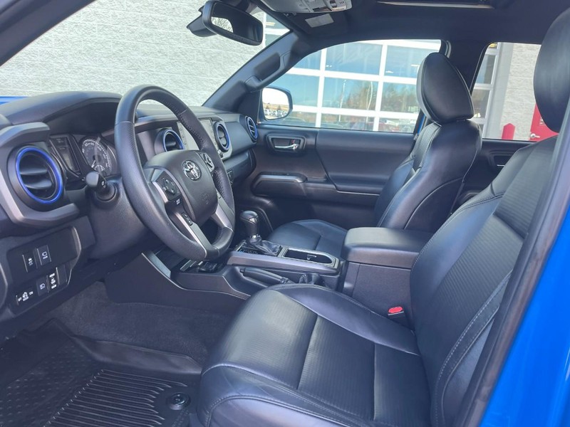 Toyota Tacoma 4WD Vehicle Image 16