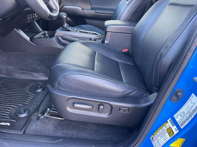 Toyota Tacoma 4WD Vehicle Image 17