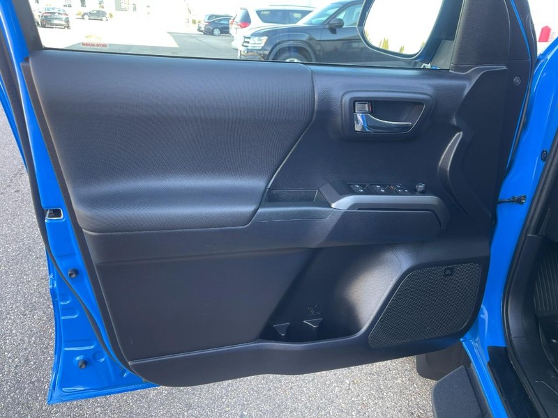 Toyota Tacoma 4WD Vehicle Image 18