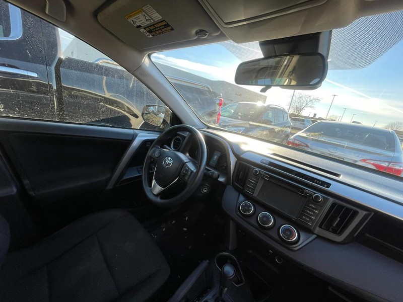 Toyota RAV4 Vehicle Image 04