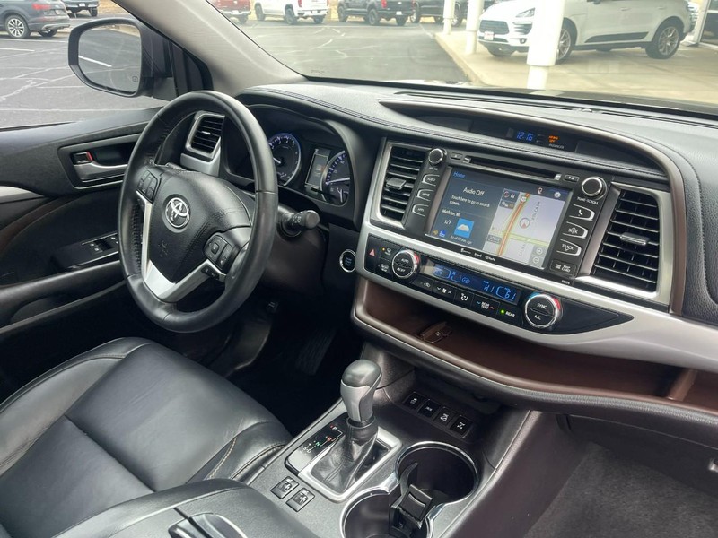Toyota Highlander Vehicle Image 09