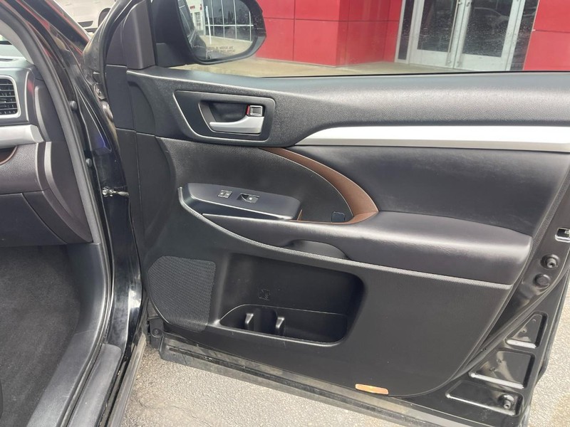 Toyota Highlander Vehicle Image 13