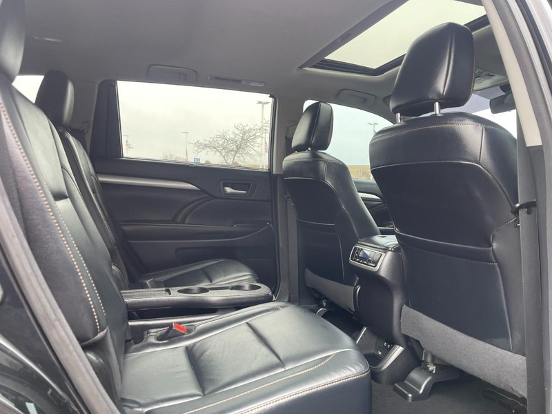 Toyota Highlander Vehicle Image 14