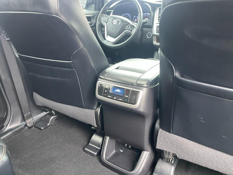 Toyota Highlander Vehicle Image 15