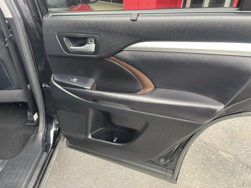 Toyota Highlander Vehicle Image 17