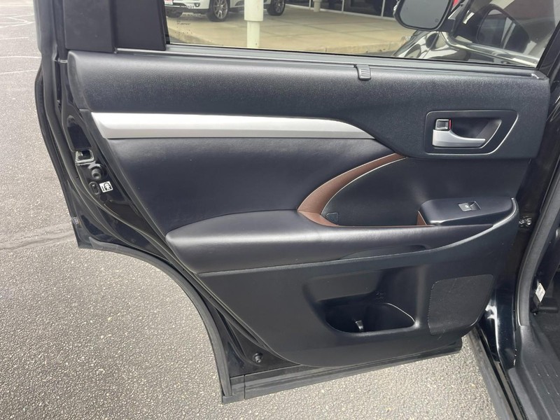 Toyota Highlander Vehicle Image 21