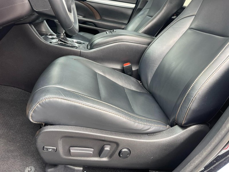 Toyota Highlander Vehicle Image 23