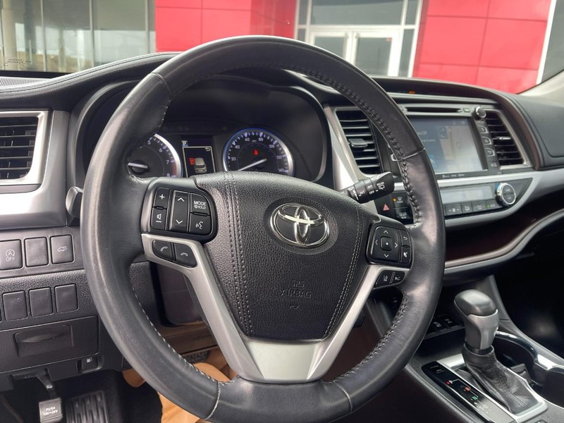 Toyota Highlander Vehicle Image 26
