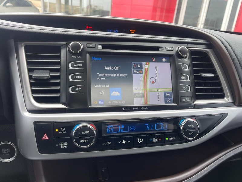 Toyota Highlander Vehicle Image 35