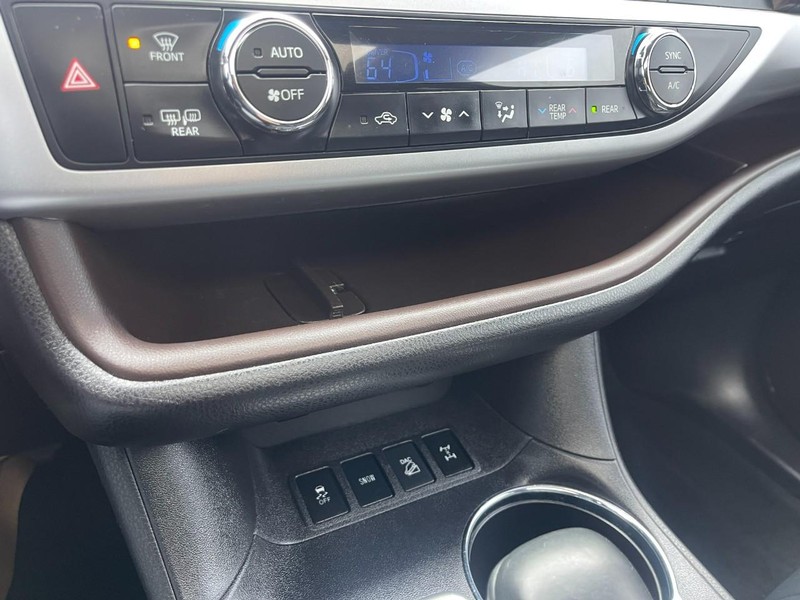 Toyota Highlander Vehicle Image 38