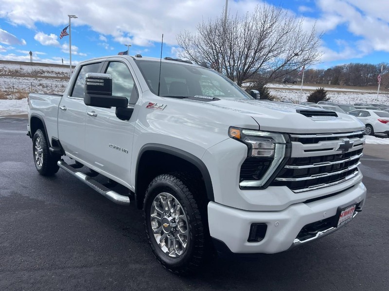 Chevrolet Silverado 2500HD Vehicle Image 02