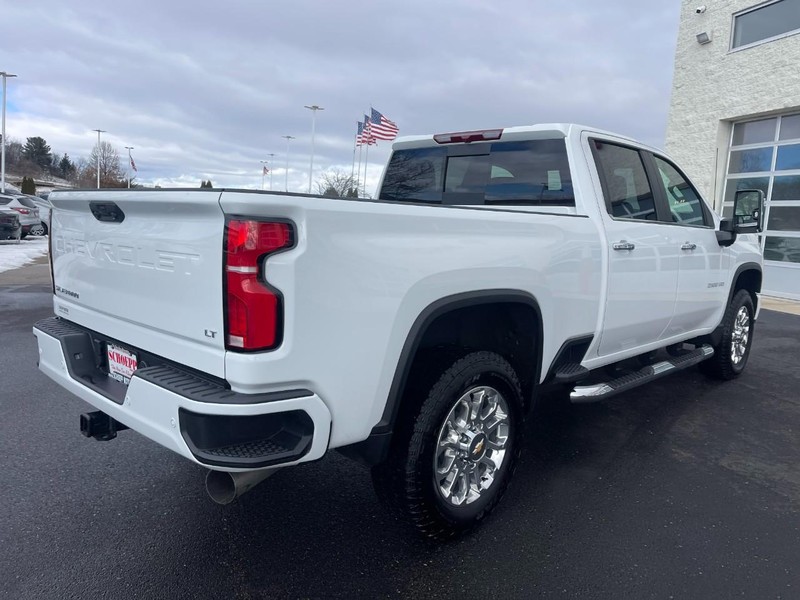 Chevrolet Silverado 2500HD Vehicle Image 03