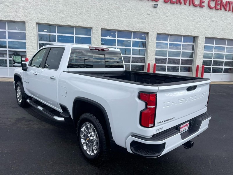 Chevrolet Silverado 2500HD Vehicle Image 04