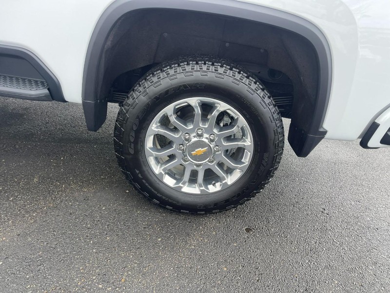 Chevrolet Silverado 2500HD Vehicle Image 05