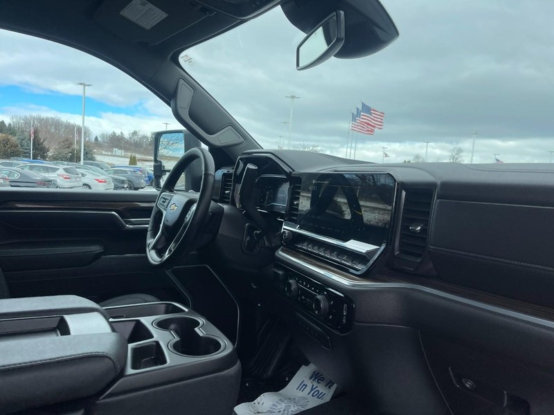 Chevrolet Silverado 2500HD Vehicle Image 09