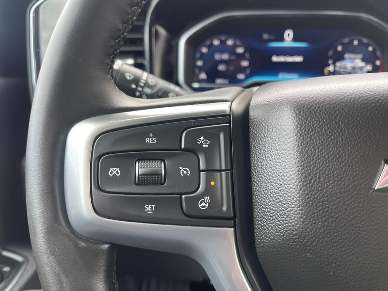 Chevrolet Silverado 2500HD Vehicle Image 21