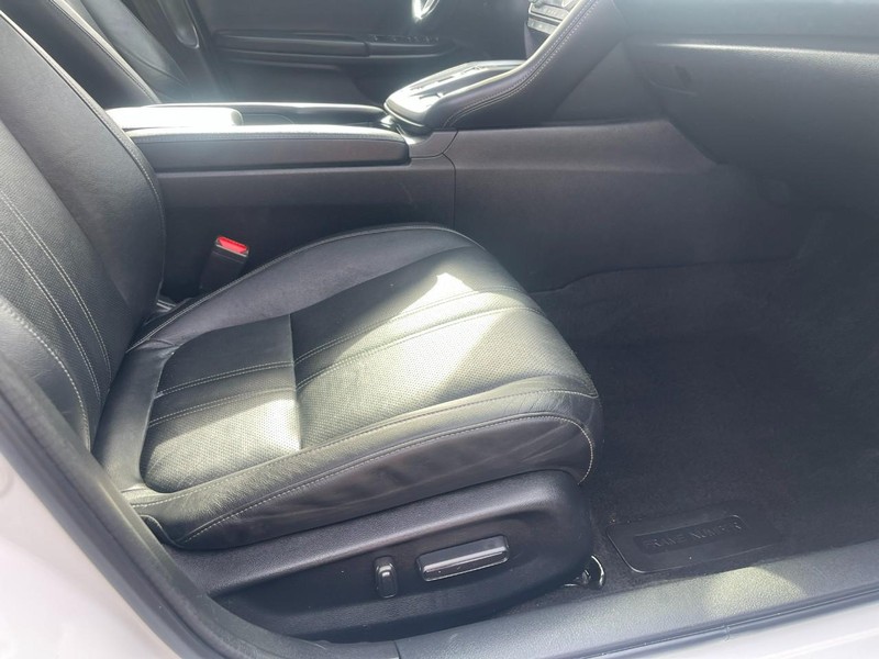 Honda Insight Vehicle Image 09