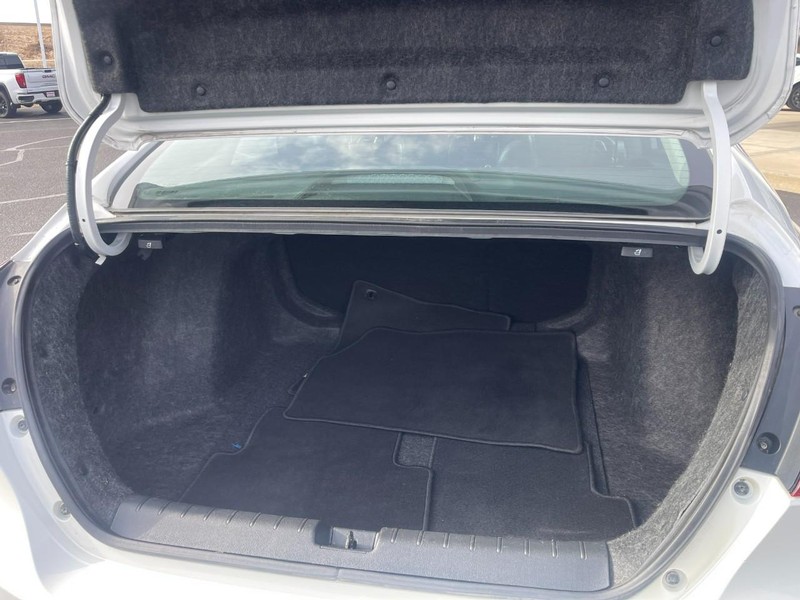 Honda Insight Vehicle Image 14