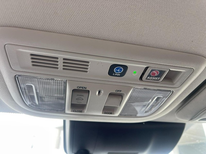 Honda Insight Vehicle Image 30