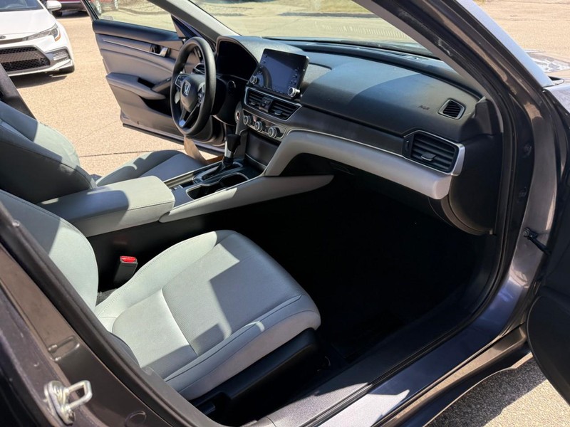 Honda Accord Sedan Vehicle Image 17