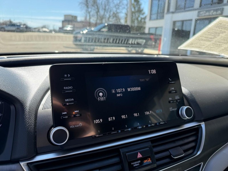 Honda Accord Sedan Vehicle Image 25