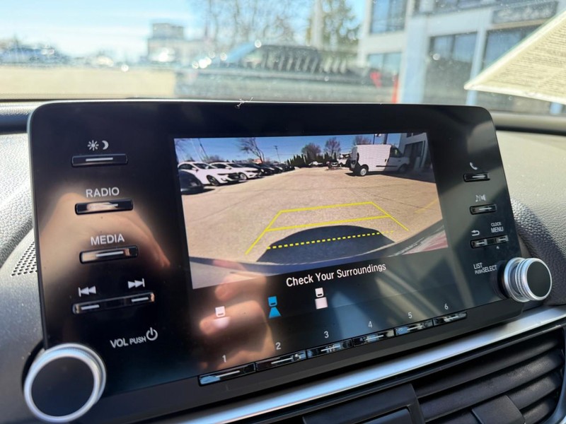 Honda Accord Sedan Vehicle Image 26