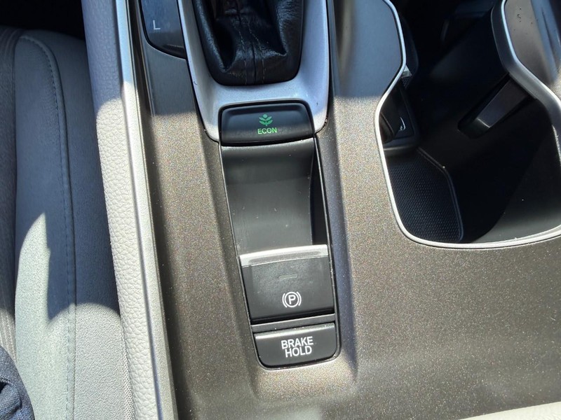 Honda Accord Sedan Vehicle Image 29