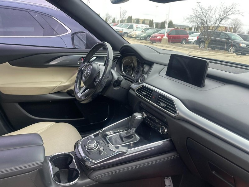 Mazda CX-9 Vehicle Image 02