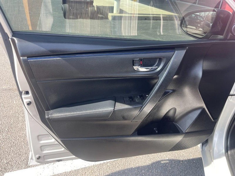 Toyota Corolla Vehicle Image 11