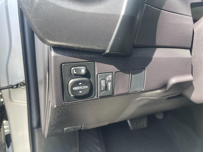 Toyota Corolla Vehicle Image 12