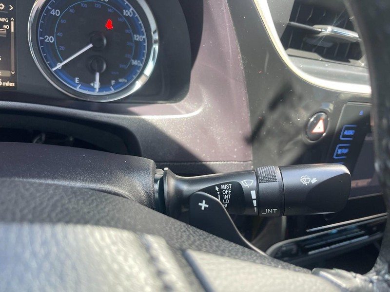 Toyota Corolla Vehicle Image 17