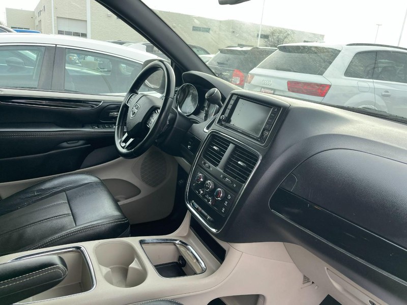 Dodge Grand Caravan Vehicle Image 02