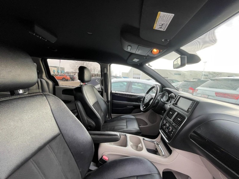 Dodge Grand Caravan Vehicle Image 03