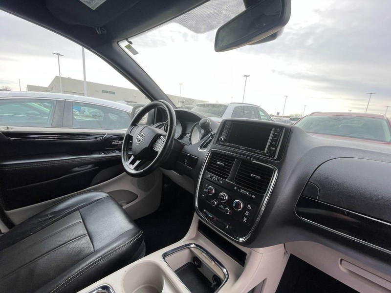 Dodge Grand Caravan Vehicle Image 05