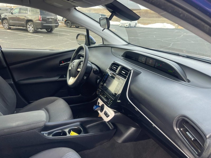 Toyota Prius Vehicle Image 05