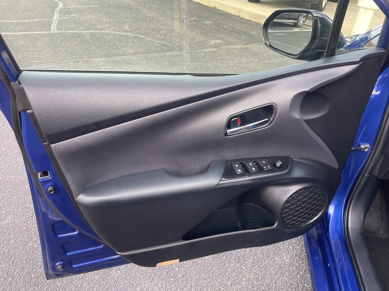 Toyota Prius Vehicle Image 14